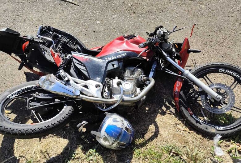 Caminhão passa sobre moto na rodovia Washington Luís, em São Carlos