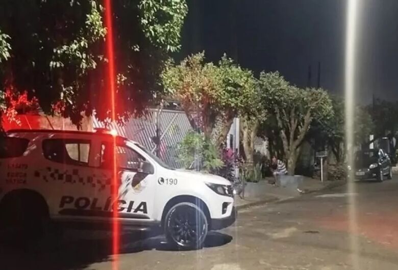 Empurrão em menina termina com 3 feridos a faca