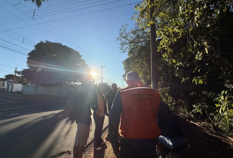 Prefeitura de Ibaté realiza ação emergencial para acolher pessoas em situação de rua diante da queda