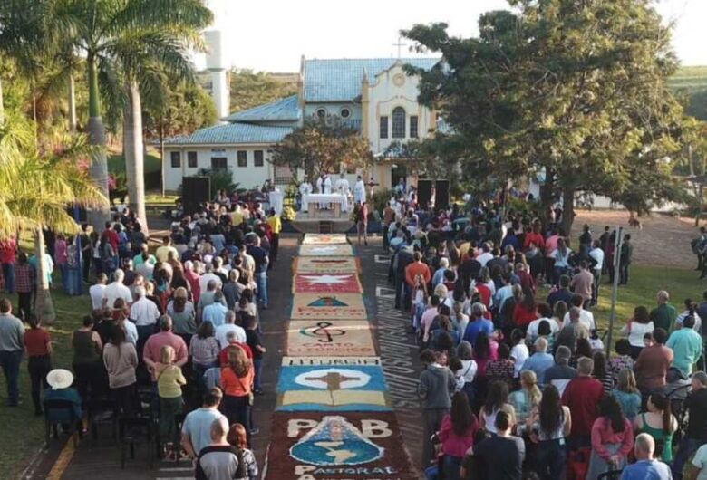 Tapetes de Corpus Christi enfeitam o Santuário da Babilônia nesta quinta-feira (19)