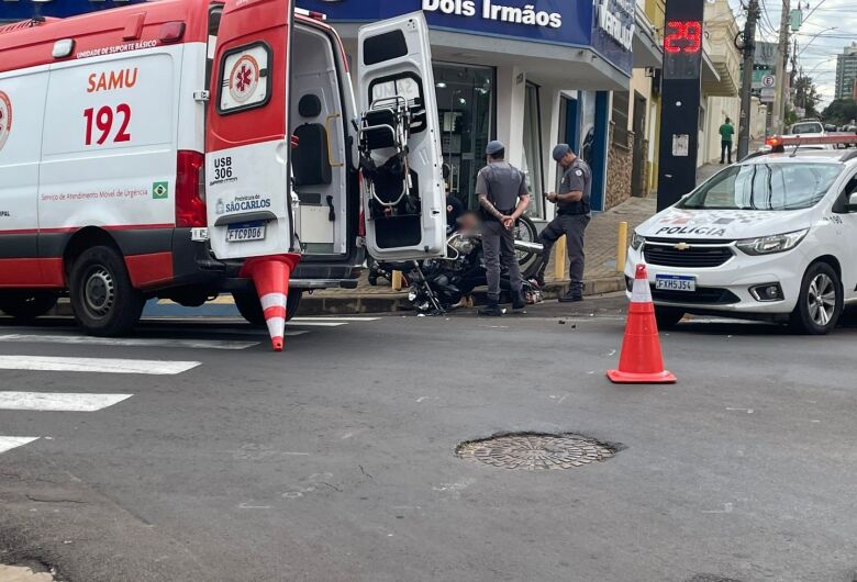 Motociclista fica ferido após acidente no Centro