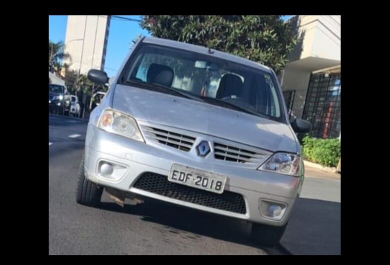 Logan é furtado no Centro de São Carlos; proprietária pede ajuda