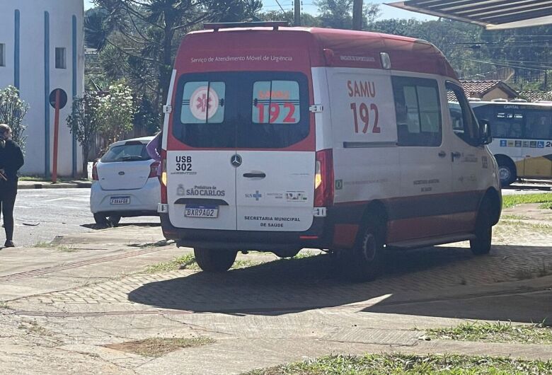Homem sofre corte profundo em acidente doméstico e é socorrido com urgência no Jardim Munique
