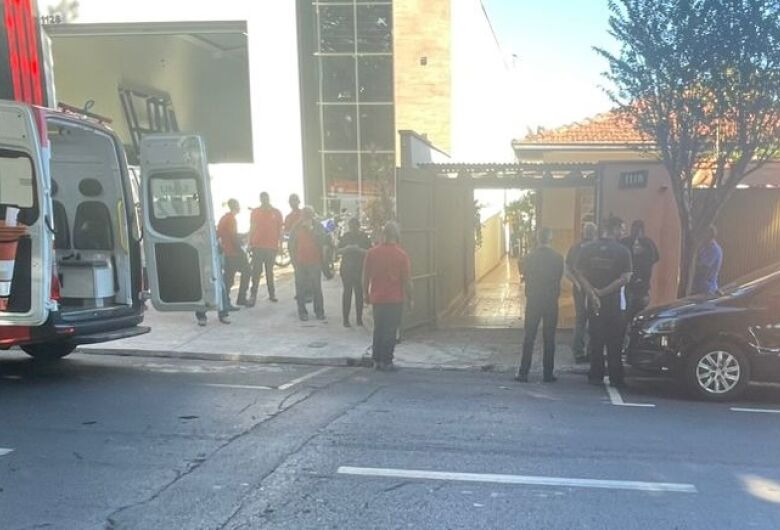 Idoso que sofreu queda ao podar árvore não resiste aos ferimentos e falece na Santa Casa