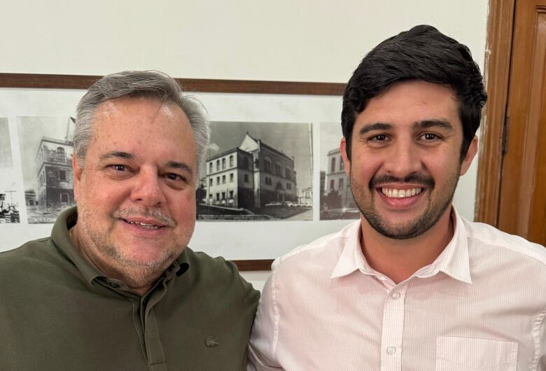 Ex-deputado Lobbe Neto visita Câmara e parabeniza presidente Bruno Zancheta