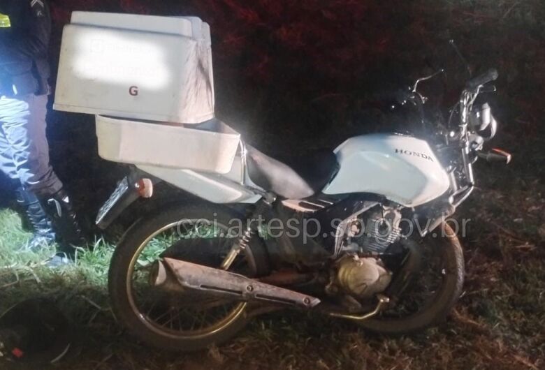 Motociclista morre após colisão traseira na SP-191