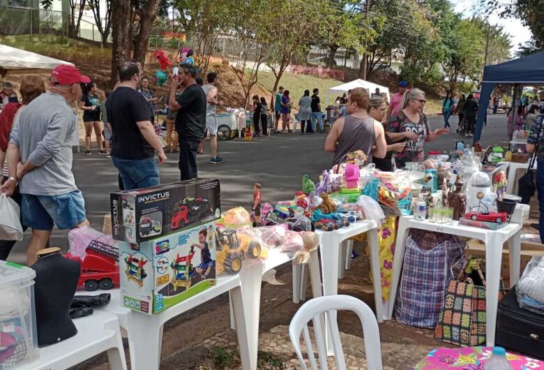 Neste domingo tem Feira da Barganha e tributo a Raul Seixas no Bicão