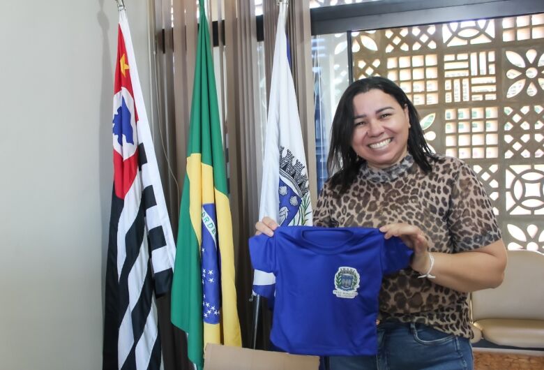 Prefeitura de Ibaté realiza entrega de uniformes escolares neste sábado