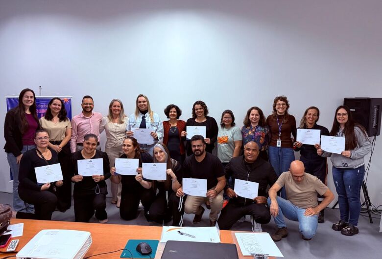 Profissionais da saúde recebem certificação em Libras 