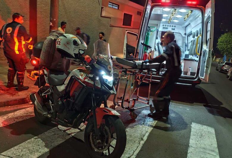 Mulher é atropelada ao atravessar faixa de pedestres na Vila Costa do Sol