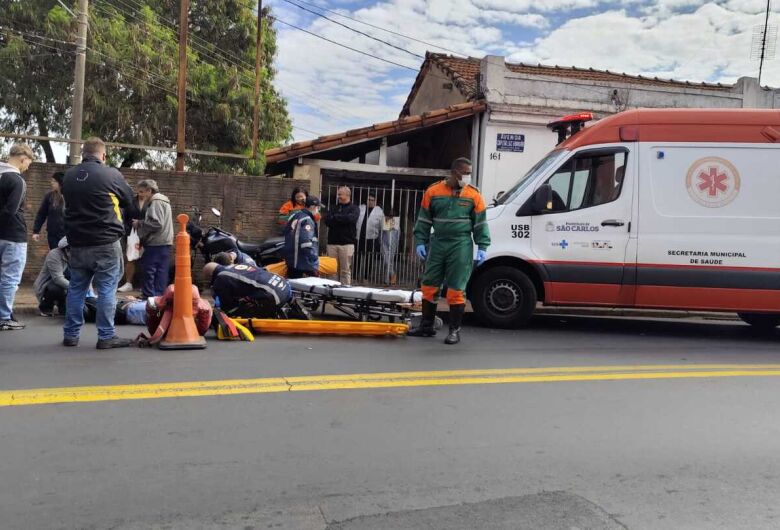 Motociclista fica ferido após ser atingido por carro na contramão na Vila Nery