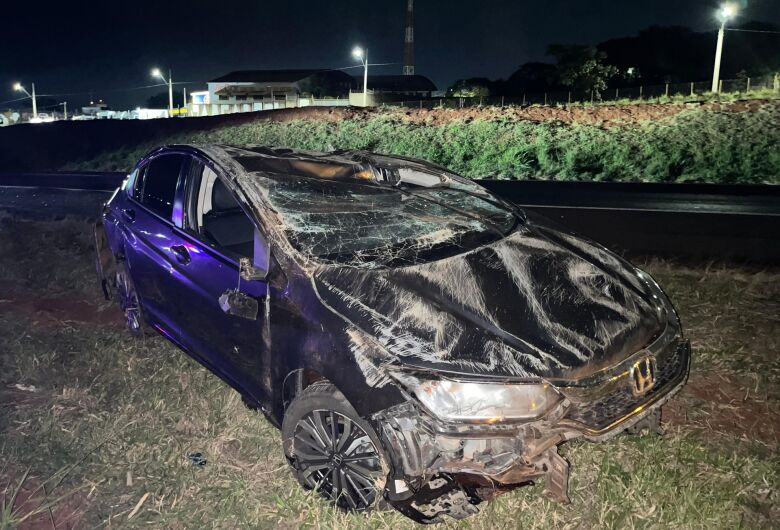 Colisão entre veículos na Rodovia Washington Luís deixa motorista ferido