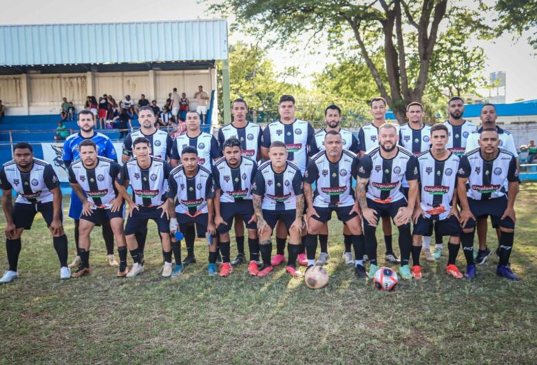 Líderes jogam para manter a ponta na Champions Prata