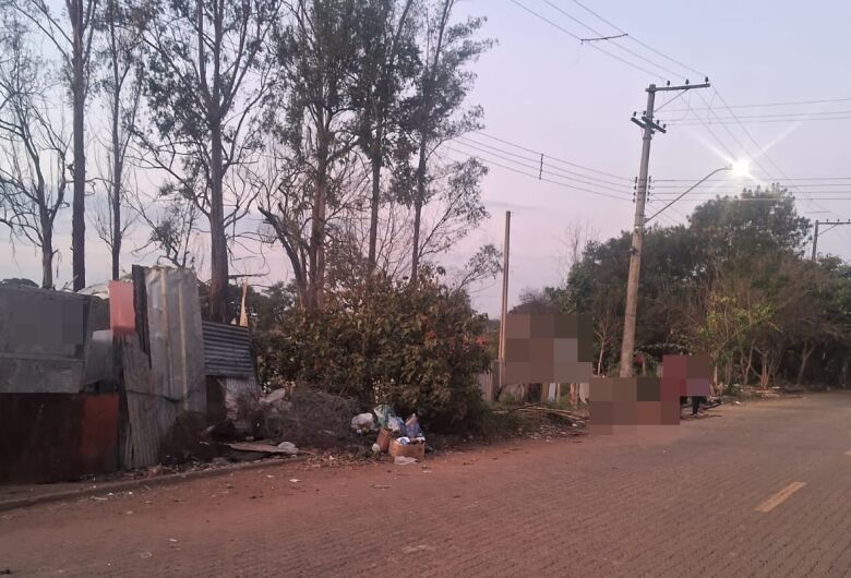 Moradores denunciam abandono no São Carlos 8