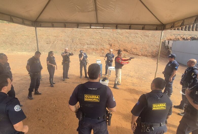 Guarda Municipal de Ibaté participa de treinamento para uso de pistolas semiautomáticas