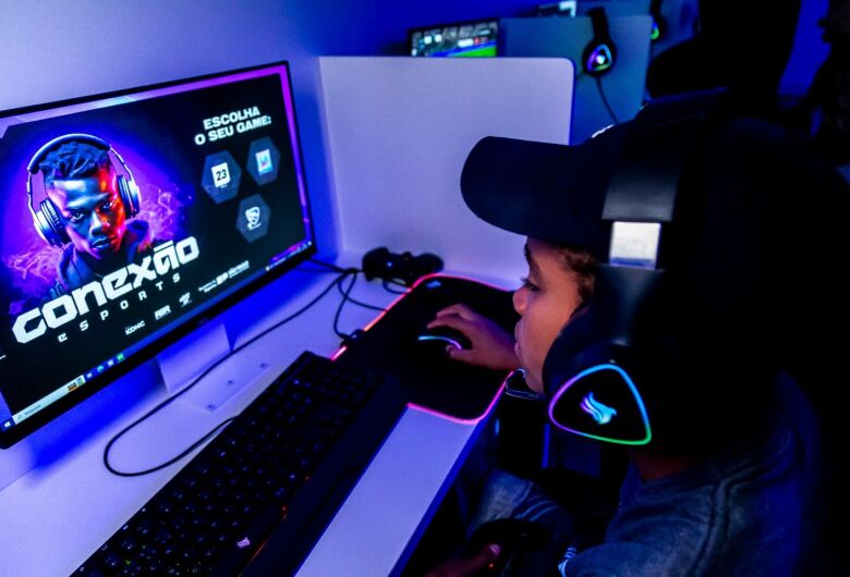 Lan House itinerante chega a São Carlos e leva games e aprendizado pelo Brasil