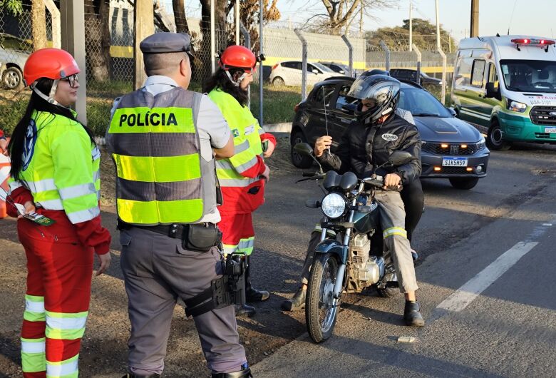 Econoroeste e Polícia Rodoviária realizam blitz educativa para motociclistas na Washington Luís