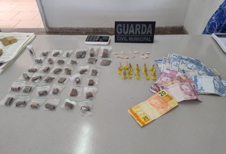 Guarda Municipal de Ibaté apreende drogas, dinheiro e maquininha de cartão no Jardim Cruzado