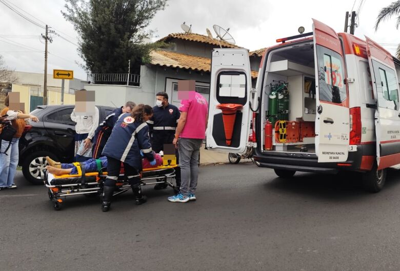 Motoboy fica ferido em colisão entre carro e moto no Jardim Bandeirantes
