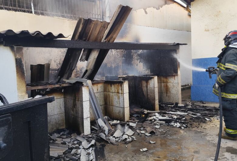 Incêndio atinge casa de passagem em São Carlos