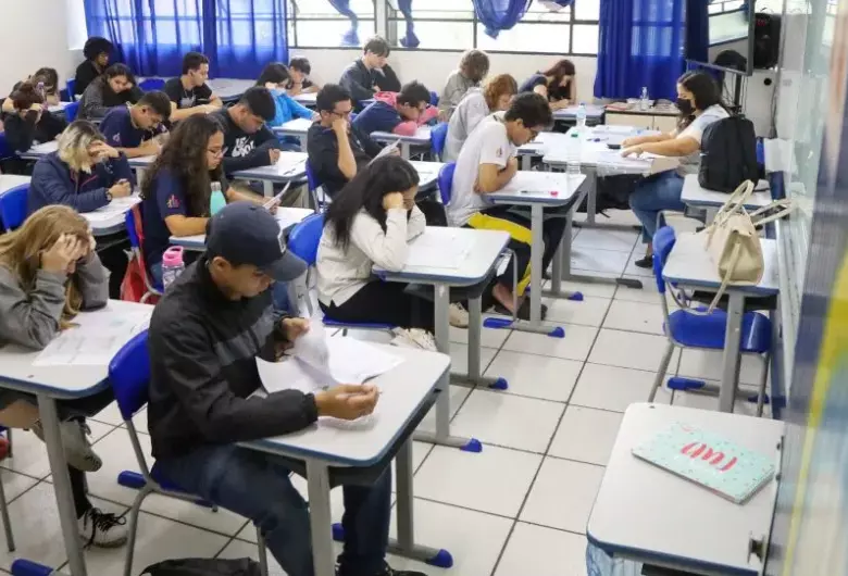 Estudantes com nota menor ou igual a 5 fazem prova de recuperação do 1&ordm; semestre a partir desta