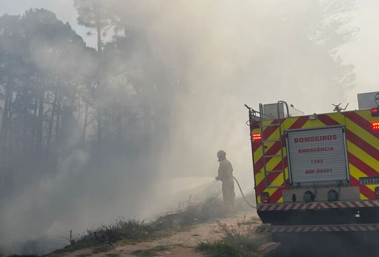 Queimada mobiliza Bombeiros na Vila Isabel