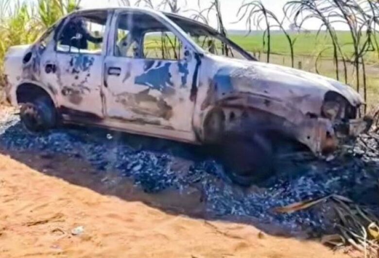 Polícia investiga morte de idoso encontrado carbonizado dentro de veículo 