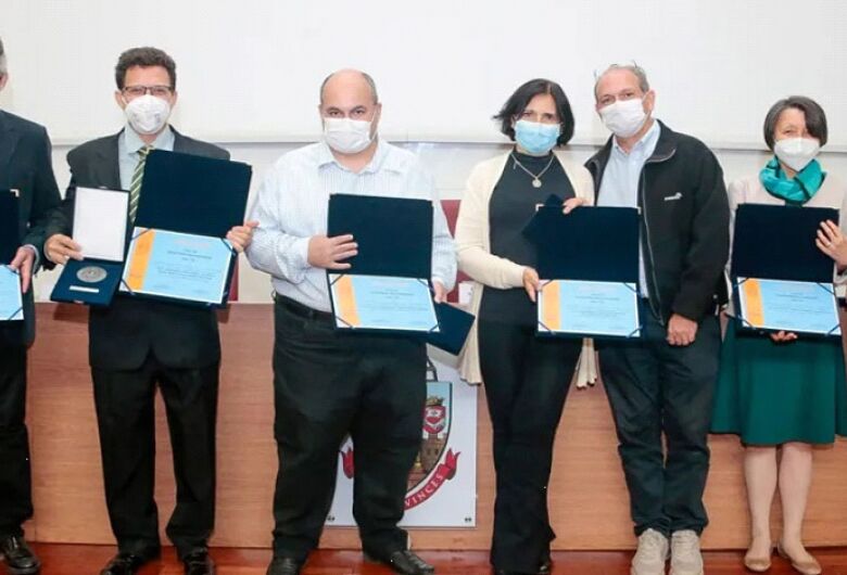 Professor do IFSC-USP, Dr. Jarbas Caiado recebe o "Prêmio USP Trajetória pela Inovação"