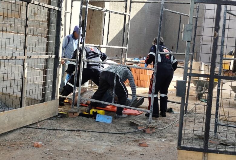 Pedreiro sofre queda de 7 metros de andaime no Jardim São Paulo