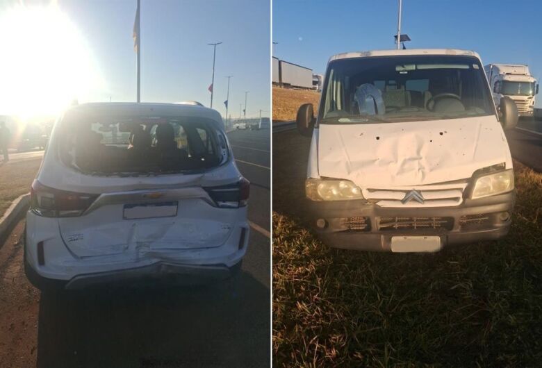 Colisão traseira entre van e automóvel é registrada na SP-310, em São Carlos