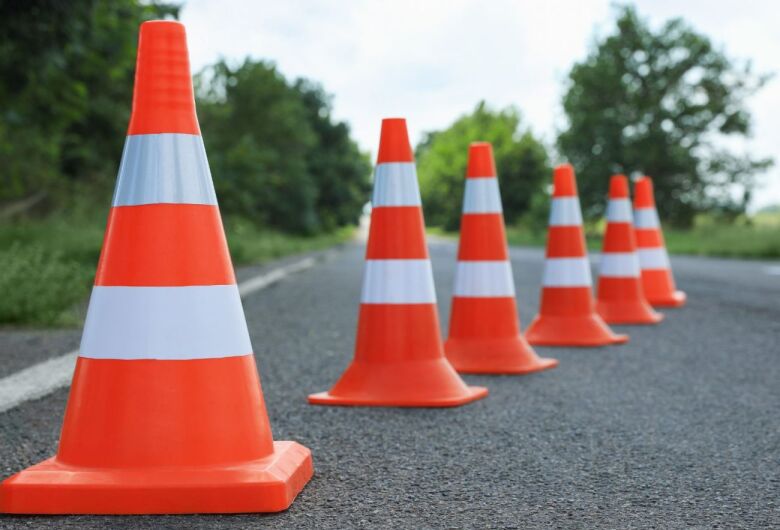 SAAE interdita trechos de duas avenidas neste domingo para obras de ligação de água