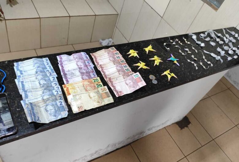 Jovem é detido por por tráfico de drogas no Antenor Garcia
