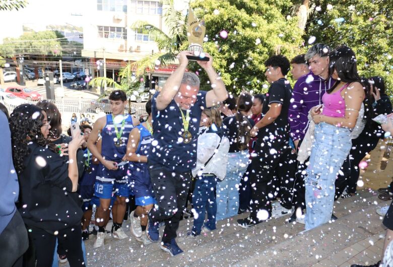Escola Alvaro Guião conquista título estadual de basquete Sub-17