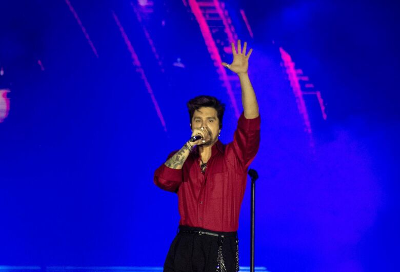 Público lota arena para curtir 1ª noite de São Carlos Rodeio Fest; veja fotos