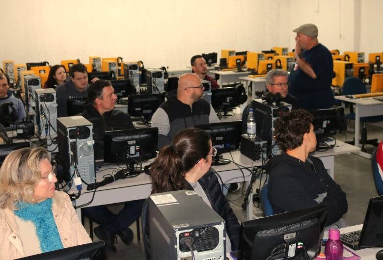 São Carlos capacita engenheiros para gestão digital de obras públicas