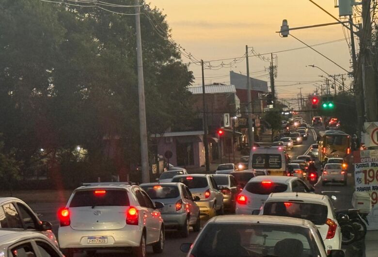 Paulo Vieira cobra revisão de semáforo e Prefeitura propõe mudanças no trânsito do Botafogo