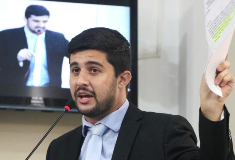 Vereador Bruno Zancheta cobra providências sobre árvores com risco de queda