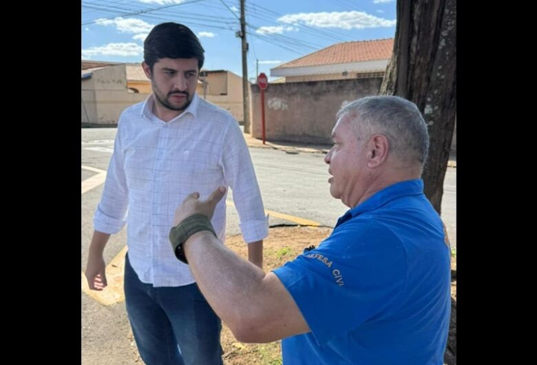 Vereador Bruno Zancheta realiza vistoria em imóveis abandonados com diretor da defesa civil