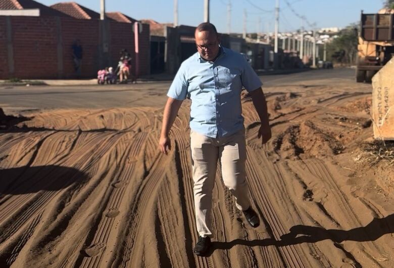 Vereador Paulo Vieira solicita pavimentação em trecho que liga os bairros Zavaglia e Ipê Mirim