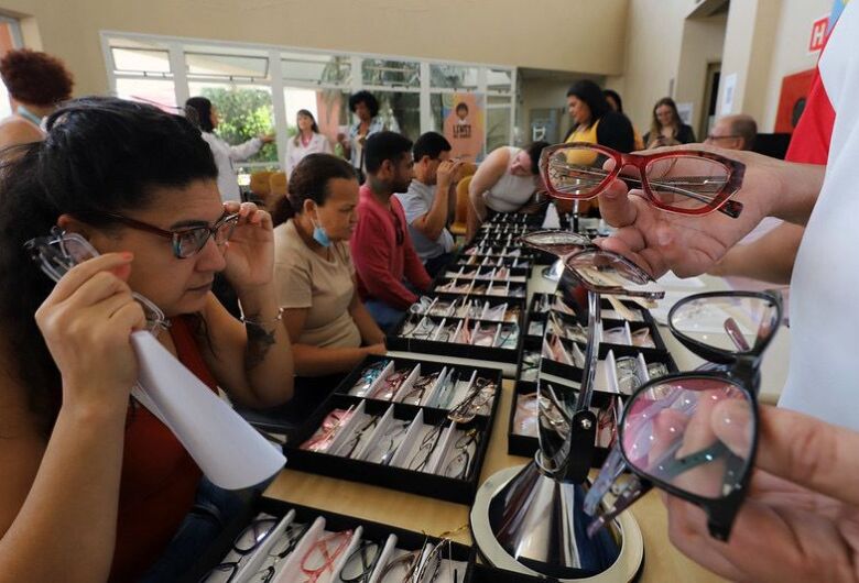 Mutirão de óculos: vereador Elton Carvalho destina recurso para zerar a fila de espera