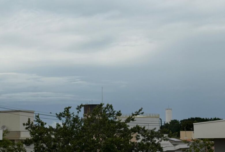 Domingo começa tempo fechado e chuva em São Carlos