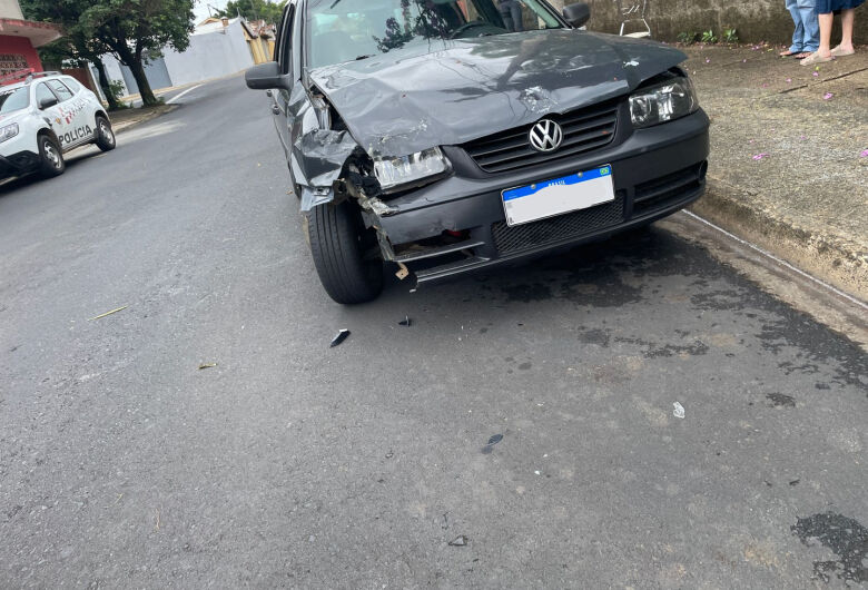 Adolescente grávida fica ferida em colisão no Santa Felícia