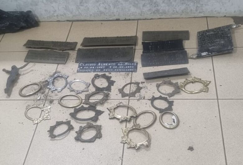 Guarda Municipal flagra trio furtando peças de bronze no Nossa Senhora do Carmo