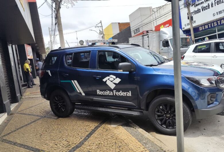 Receita Federal realiza operação contra produtos falsificados em lojas no Centro de São Carlos
