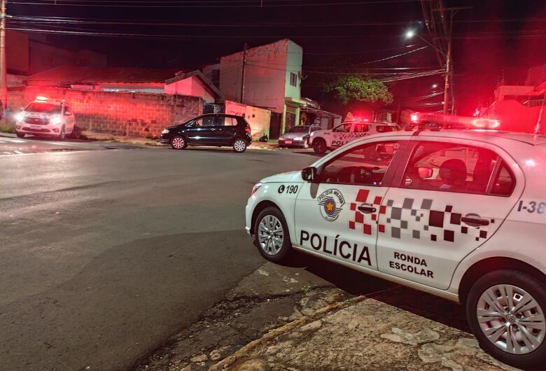 Polícia Militar evita tentativa de homicídio a faca e salva vítimas em São Carlos