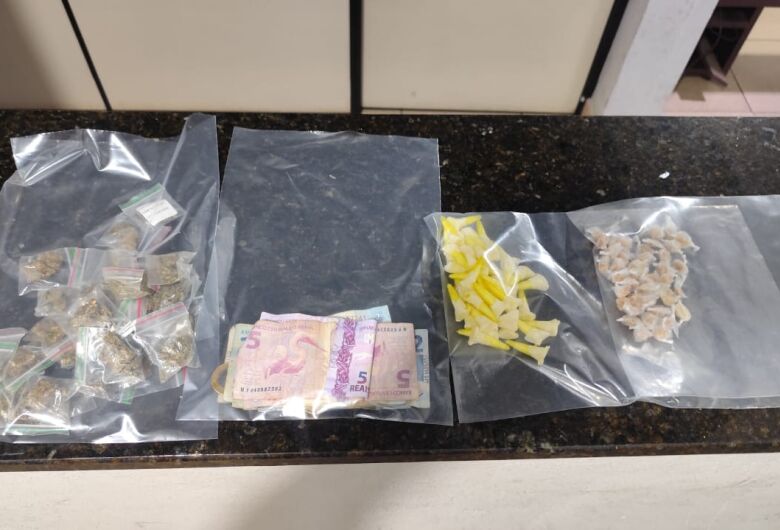 PM apreende drogas na rua Rio do Sono
