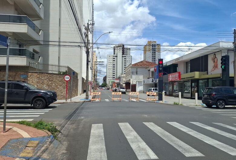 Trechos do Centro permanecem interditados nesta quinta para conclusão de obra