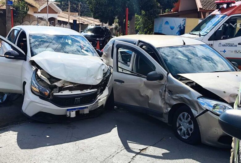 Acidente entre carros deixa mulher ferida no Cidade Jardim