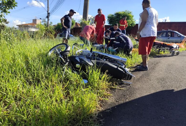 Motociclista sofre fratura exposta após colisão com carro na alça de acesso do Parque Delta