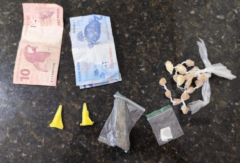 Guarda Municipal localiza drogas em praça no jardim Cruzado em Ibaté